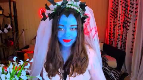 Snapshot of alluringeyess chatting on 10/31/25, 12:17 alluringeyess online show from 10/31/25, 12:17