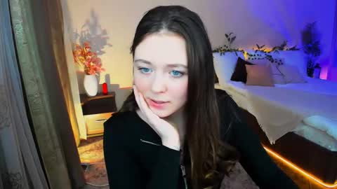 Snapshot of alluringeyess chatting on 11/07/25, 04:40 alluringeyess online show from 11/07/25, 04:40