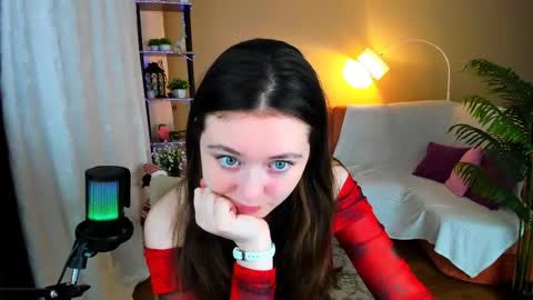 Snapshot of alluringeyess chatting on 11/21/25, 04:16 alluringeyess online show from 11/21/25, 04:16