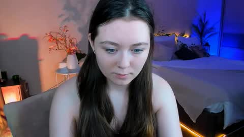 Snapshot of alluringeyess chatting on 11/23/25, 04:18 alluringeyess online show from 11/23/25, 04:18