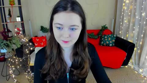 Snapshot of alluringeyess chatting on 12/14/25, 05:18 alluringeyess online show from 12/14/25, 05:18