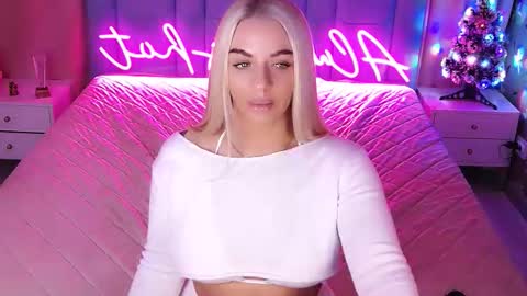 Snapshot of allwayshottt chatting on 01/08/26, 02:14 AlwaysHot online show from 01/08/26, 02:14