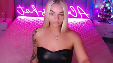 Snapshot of allwayshottt chatting on 01/12/26, 02:17 AlwaysHot online show from 01/12/26, 02:17