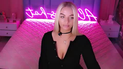 Snapshot of allwayshottt chatting on 02/12/26, 02:17 AlwaysHot online show from 02/12/26, 02:17