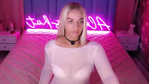 Snapshot of allwayshottt chatting on 02/22/26, 02:02 AlwaysHot online show from 02/22/26, 02:02