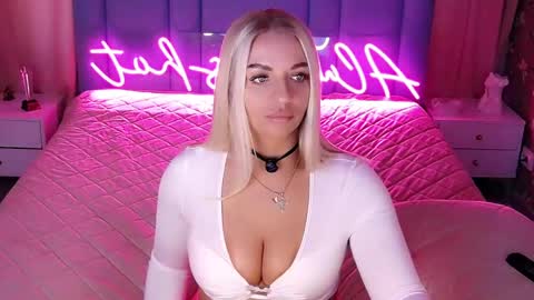 Snapshot of allwayshottt chatting on 03/02/26, 02:14 AlwaysHot online show from 03/02/26, 02:14