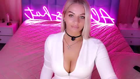 Snapshot of allwayshottt chatting on 03/04/26, 02:17 AlwaysHot online show from 03/04/26, 02:17