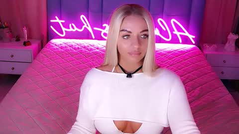 Snapshot of allwayshottt chatting on 03/08/26, 01:58 AlwaysHot online show from 03/08/26, 01:58