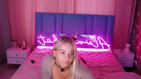 Snapshot of allwayshottt chatting on 03/12/26, 02:07 AlwaysHot online show from 03/12/26, 02:07