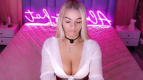 Snapshot of allwayshottt chatting on 03/13/26, 02:29 AlwaysHot online show from 03/13/26, 02:29