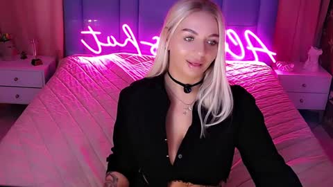 Snapshot of allwayshottt chatting on 03/18/26, 02:04 AlwaysHot online show from 03/18/26, 02:04