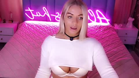 Snapshot of allwayshottt chatting on 03/26/26, 02:28 AlwaysHot online show from 03/26/26, 02:28