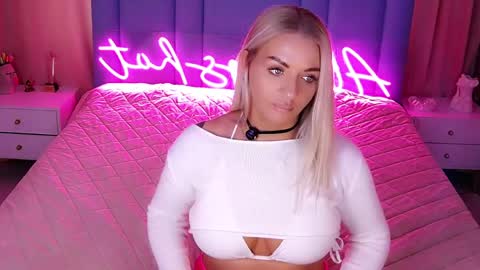 Snapshot of allwayshottt chatting on 03/27/26, 02:28 AlwaysHot online show from 03/27/26, 02:28