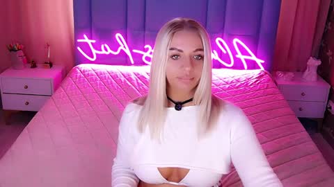 Snapshot of allwayshottt chatting on 03/29/26, 02:11 AlwaysHot online show from 03/29/26, 02:11