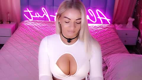 Snapshot of allwayshottt chatting on 04/07/26, 02:01 AlwaysHot online show from 04/07/26, 02:01