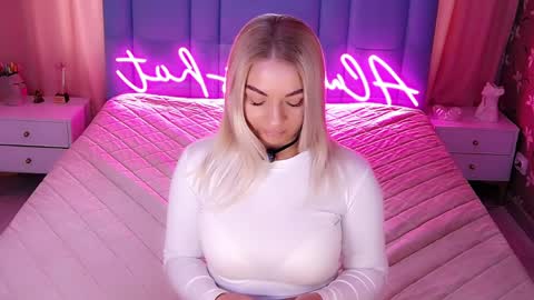 Snapshot of allwayshottt chatting on 04/08/26, 02:33 AlwaysHot online show from 04/08/26, 02:33