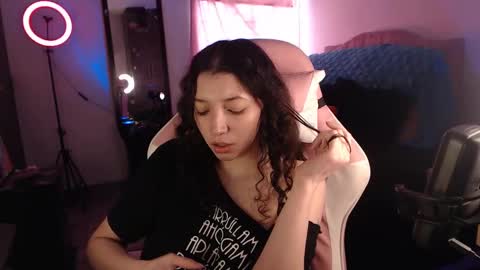 Snapshot of ally_donfort chatting on 02/12/25, 08:40 Ally online show from 02/12/25, 08:40