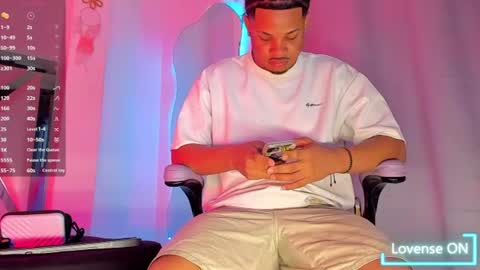 Snapshot of ally_royal chatting on 06/16/26, 01:14 ally_royal online show from 06/16/26, 01:14