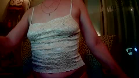 Snapshot of allycat4xoxo chatting on 06/19/26, 01:43 allycat4xoxo online show from 06/19/26, 01:43