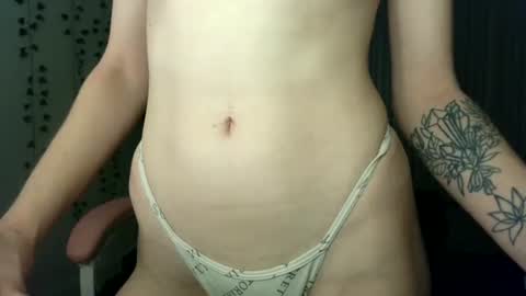 Snapshot of allyoursss1212 chatting on 12/17/25, 04:18 Ally Girl In Her Ally World online show from 12/17/25, 04:18