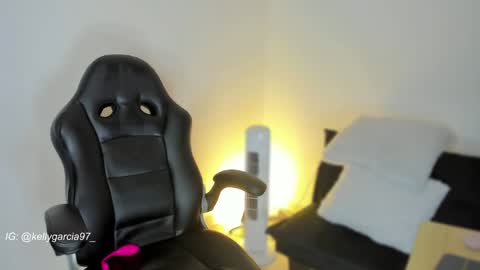 Snapshot of allysnow chatting on 12/11/24, 01:06 Kelly online show from 12/11/24, 01:06