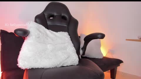 Snapshot of allysnow chatting on 01/16/25, 03:24 Kelly online show from 01/16/25, 03:24