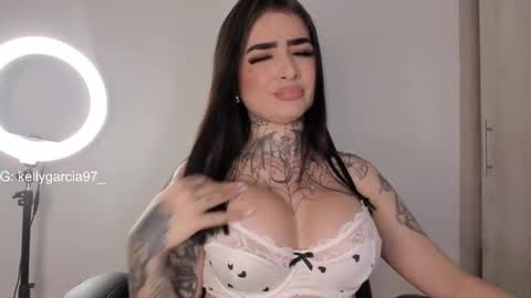 Snapshot of allysnow chatting on 03/04/25, 07:11 Kelly online show from 03/04/25, 07:11