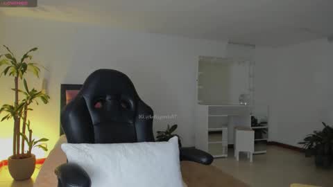 Snapshot of allysnow chatting on 09/30/25, 10:31 Kelly online show from 09/30/25, 10:31