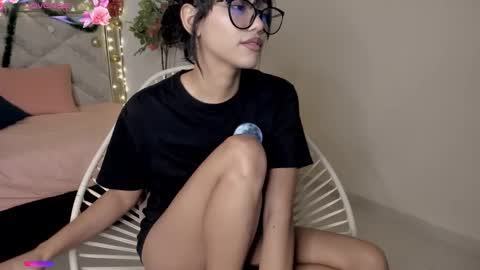 Snapshot of allyson_4 chatting on 12/22/24, 10:36 Allyson 3 online show from 12/22/24, 10:36