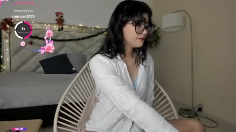 Snapshot of allyson_4 chatting on 12/28/24, 07:43 Allyson 3 online show from 12/28/24, 07:43