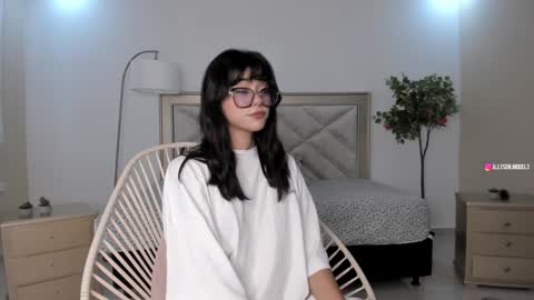 Snapshot of allyson_4 chatting on 01/26/25, 05:55 Allyson 3 online show from 01/26/25, 05:55
