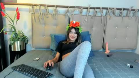 alma_rose_ online show from 04/30/26, 08:26