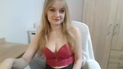 Snapshot of almanature chatting on 10/28/25, 05:04 AlmaNature online show from 10/28/25, 05:04