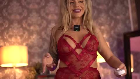 Snapshot of almavelia chatting on 10/06/25, 07:00 Alma online show from 10/06/25, 07:00