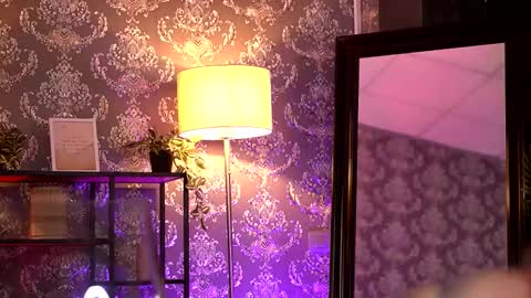 Snapshot of almavelia chatting on 11/13/25, 07:24 Alma online show from 11/13/25, 07:24