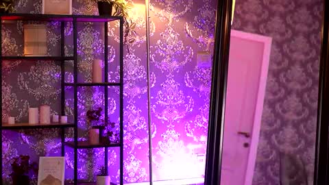 Snapshot of almavelia chatting on 11/28/25, 08:11 Alma online show from 11/28/25, 08:11