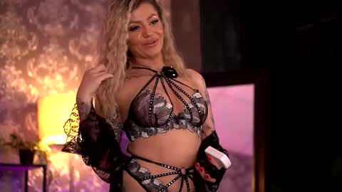 Snapshot of almavelia chatting on 11/29/25, 07:50 Alma online show from 11/29/25, 07:50