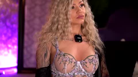 Snapshot of almavelia chatting on 12/01/25, 06:46 Alma online show from 12/01/25, 06:46