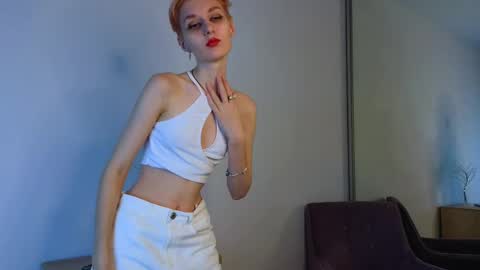 Snapshot of almawood chatting on 12/24/24, 10:33 almawood online show from 12/24/24, 10:33