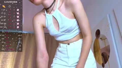 Snapshot of almawood chatting on 02/19/25, 10:23 almawood online show from 02/19/25, 10:23