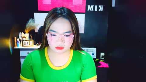 Almira online show from 12/18/25, 03:34