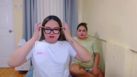 Snapshot of almirablont13 chatting on 04/26/26, 01:36 Almira online show from 04/26/26, 01:36