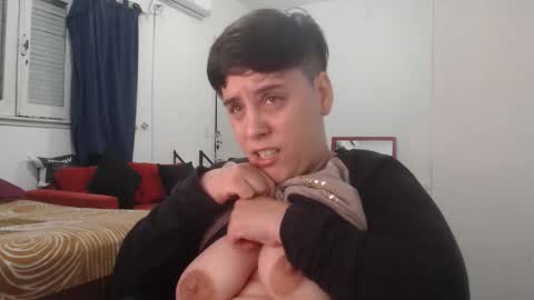 Snapshot of almondonwheels chatting on 04/07/26, 12:55 Almond online show from 04/07/26, 12:55