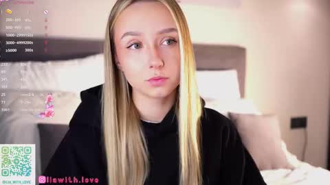 Snapshot of alodiaacomb chatting on 09/28/25, 03:01 Lia online show from 09/28/25, 03:01