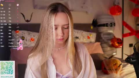 Snapshot of alodiaacomb chatting on 10/19/25, 03:29 Lia online show from 10/19/25, 03:29