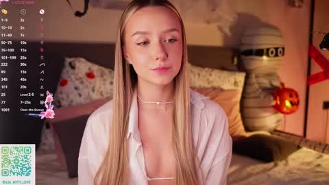 Snapshot of alodiaacomb chatting on 11/08/25, 03:07 Lia online show from 11/08/25, 03:07