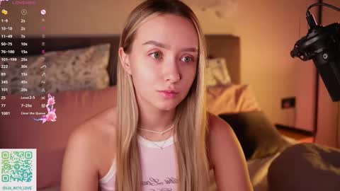 Snapshot of alodiaacomb chatting on 11/11/25, 03:06 Lia online show from 11/11/25, 03:06