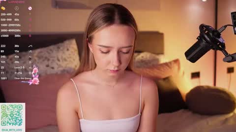 Snapshot of alodiaacomb chatting on 11/26/25, 02:56 Lia online show from 11/26/25, 02:56