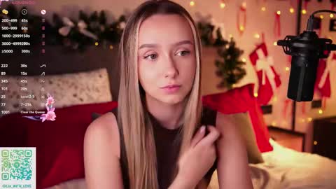 Snapshot of alodiaacomb chatting on 12/15/25, 02:27 Lia online show from 12/15/25, 02:27