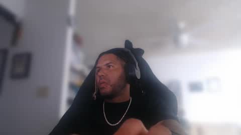 Snapshot of aloha_king chatting on 06/03/26, 03:09 simplyfaded online show from 06/03/26, 03:09